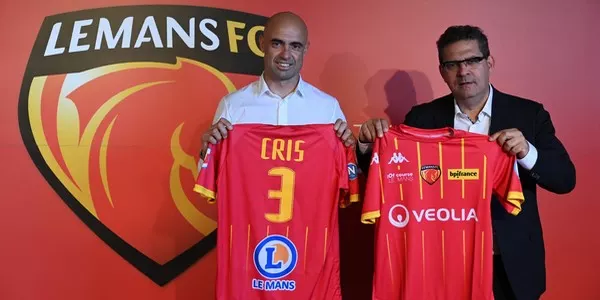 CRIS NOUVEL ENTRAÎNEUR !