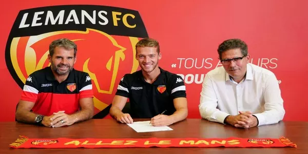 Signature de Maxime ETUIN